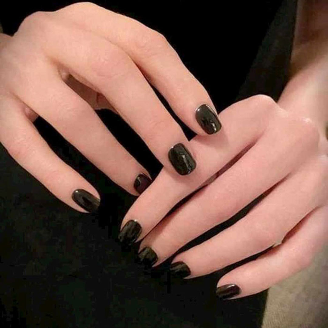 Nâng cao phong cách của bạn với bộ móng tay giả màu đen hình quả hạnh dài  24 chiếc, vừa vặn hoàn hảo và thiết kế có chiều dài vừa phải, dành