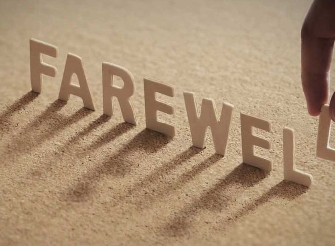 Farewell là thuật ngữ được dùng để miêu tả sự chia tay hoặc lời tạm biệt