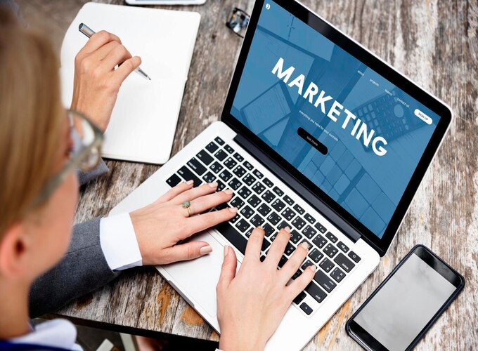 Làm Marketing online lương có cao không