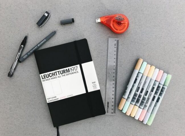 Chuẩn bị dụng cụ để tạo Bullet Journal