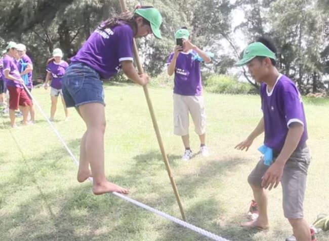 Các trò chơi team building ngoài trời